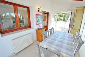 Posedenie v ubytovaní Kathrin - beautiful little house in pretty grounds with lovely views in Benissa