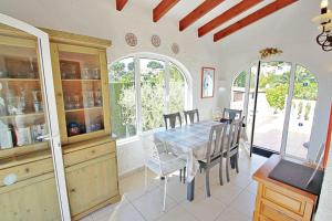 Fotografia z galérie ubytovania Kathrin - beautiful little house in pretty grounds with lovely views in Benissa v destinácii Benissa