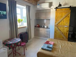 Dapur atau dapur kecil di MARGARITAs HOME +9 gambar