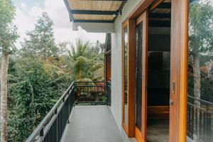 TampaksiringCountry Side Room in Taro Tegallalang的房子的阳台 更多21张照片