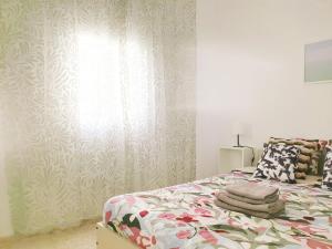 Posteľ alebo postele v izbe v ubytovaní Sunny Malaga Centre Flats, 2 Options, with Balcony or Terrace