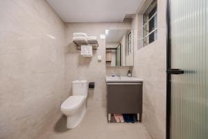 Phòng tắm tại Xi Ke Executive Apartment - Shenzhen Futian Exhibition Center