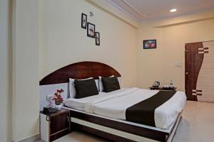 Ein Bett oder Betten in einem Zimmer der Unterkunft OYO Hotel A.K Vilas