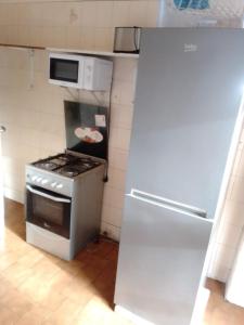 a kitchen with a stove and a microwave and a refrigerator at F1 Cosy in Dakar