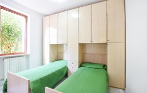 Katil atau katil-katil dalam bilik di Lovely Apartment In Bardolino With Wifi
