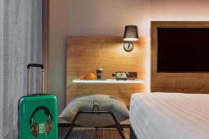 Cama ou camas em um quarto em Moxy Warsaw Praga