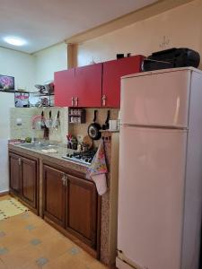 Dapur atau dapur kecil di Imi Ouaddar Apartment just Steps from the Beach