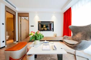 A seating area at Changsha Zealandia Serviced Apartment