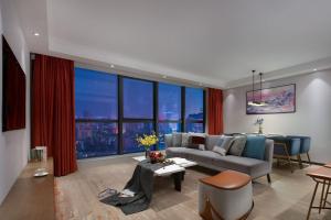 A seating area at Changsha Zealandia Serviced Apartment
