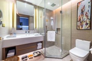 A bathroom at Changsha Zealandia Serviced Apartment