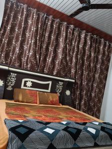 a bedroom with a bed and a curtain at Keshav Narayan Home Stay in Mathura