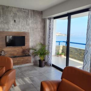 a living room with a view of the ocean at Mi Lido Chalet in El Morro de Barcelona