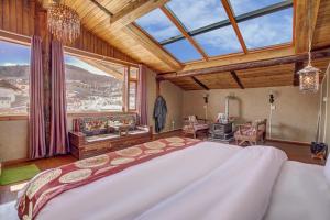 Postel nebo postele na pokoji v ubytování Shangri-La Youran Valley Inn