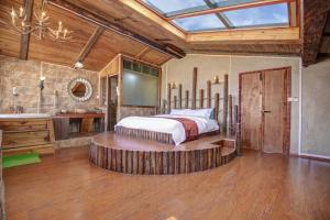 Postel nebo postele na pokoji v ubytování Shangri-La Youran Valley Inn
