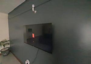 Private Serene apartment tesisinde bir televizyon ve/veya eğlence merkezi