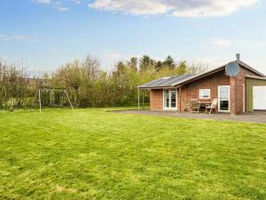 Zahrada ubytování 7 person holiday home in Struer-By Traum