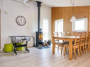 Posezení v ubytování 7 person holiday home in Struer-By Traum