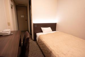 Postel nebo postele na pokoji v ubytování Hotel Aisul Matsuyama