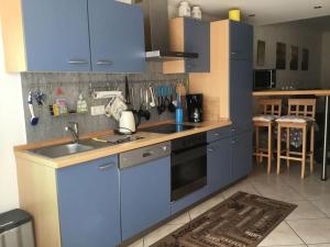 Een keuken of kitchenette bij Anna Modern retreat