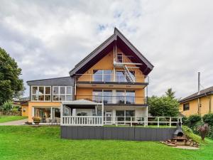 Gallery image of Geschmackvolles Ferienhaus mit privatem Pool in Hellenthal +32 photos