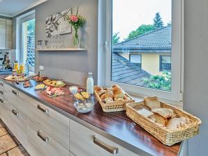 Gallery image of Geschmackvolles Ferienhaus mit privatem Pool in Hellenthal