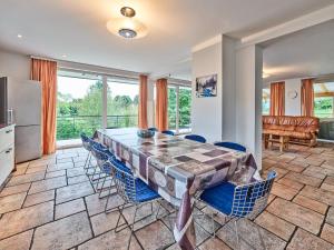 Gallery image of Geschmackvolles Ferienhaus mit privatem Pool in Hellenthal