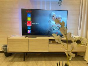 Televisyen dan/atau pusat hiburan di Non Smoking Theda Antara Putrajaya with Wifi and Netflix