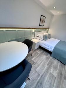 Postel nebo postele na pokoji v ubytování 9 Sheraton Apartments
