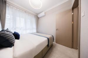 Giường trong phòng chung tại Xi Ke Executive Apartment - Shenzhen Futian Exhibition Center