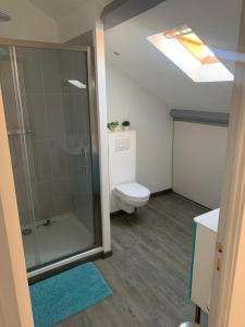 Bilik mandi di Appartement T2 en duplex à 5 minutes de Bayonne