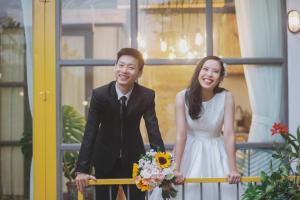 a bride and groom posing for a picture at Ẩn Homestay Phan Thiết in Ấp Tân Ðiền (2)