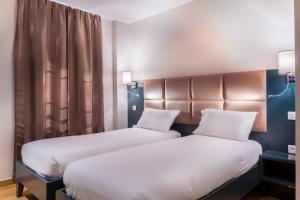 Postel nebo postele na pokoji v ubytování Hotel Jenner