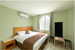 a bedroom with a large bed and a window at Villa Li Eilat in Eilat