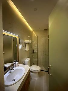 Phòng tắm tại A25 Hotel - 75 Lê Thị Hồng Gấm
