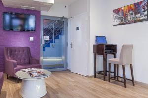 TV a/nebo společenská místnost v ubytování Hotel Jenner