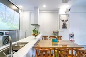 Una cocina o zona de cocina en GREEN INN