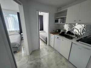 Kuchyň nebo kuchyňský kout v ubytování Apartament Słoneczny