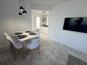 Kuchyň nebo kuchyňský kout v ubytování Apartament Słoneczny