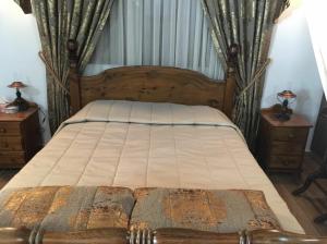 Ένα ή περισσότερα κρεβάτια σε δωμάτιο στο DEMICHANNA POOL HOUSE AND LUXURY SUITE WITH PRIVATE POOL