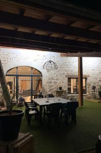Fotografie z fotogalerie ubytování L’ atelier de Lulu, gîte pour 6 personnes v destinaci Bort-lʼÉtang