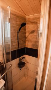 a shower with a faucet in a bathroom at Mi Casa En Paczyno in Lubawka