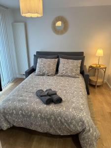 Ένα ή περισσότερα κρεβάτια σε δωμάτιο στο Appartement de charme et balcon