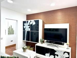 Μια τηλεόραση ή/και κέντρο ψυχαγωγίας στο La Casita de Zamorano & Jacuzzi