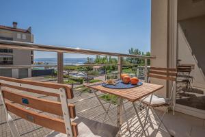 Rõdu või terrass majutusasutuses AP 6+2 in one of the most luxury building in Omis