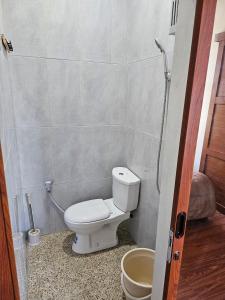 Ένα μπάνιο στο A&K Homestay Dieng