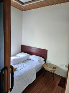 Ένα ή περισσότερα κρεβάτια σε δωμάτιο στο A&K Homestay Dieng