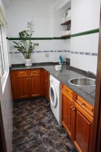 a kitchen with a sink and a washing machine at El piso de Manuela VUT-CO-004057 in Padrón