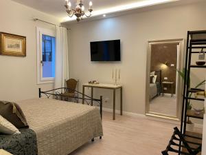 Μια τηλεόραση ή/και κέντρο ψυχαγωγίας στο La Perla di Marina