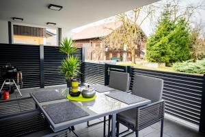 a patio with a table and chairs on a balcony at Schicke Wohnung in Seenähe! 