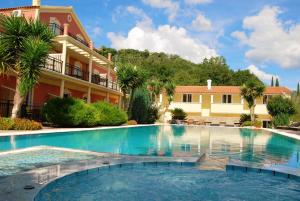 Bazén v ubytování Corfu Pearl nebo v jeho okolí